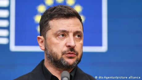 Europäische Staats- und Regierungschefs treffen sich mit Ukraines Präsident Wolodymyr Selenskyj, um den Friedensplan der USA zu besprechen.