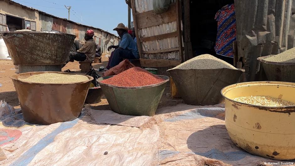 Food glut hits Ghana – DW – 11