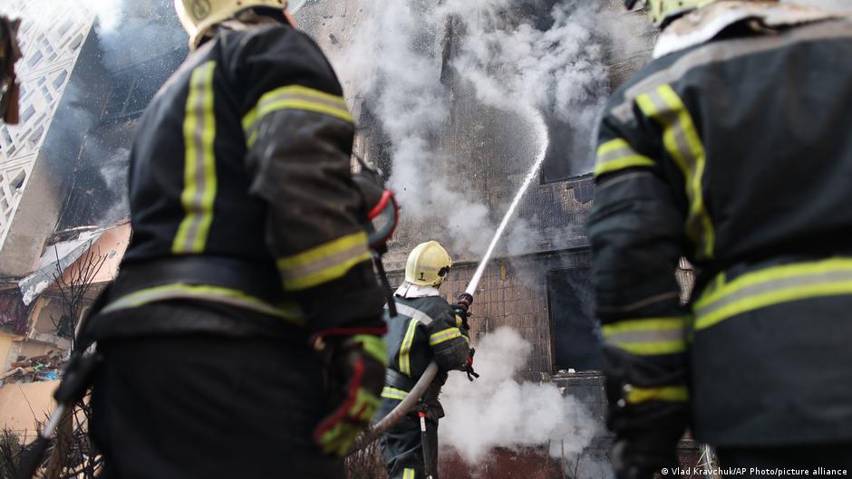 РФ вночі вдарила по Одесі, Херсону та Нікополю – DW – 28.12.2025