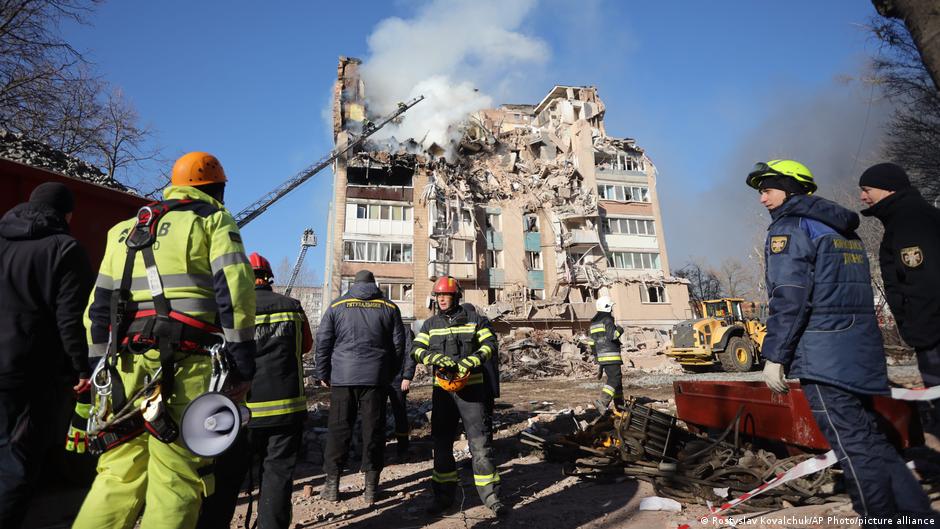 Ukraine updates: Deadly Russian strikes hit Ternopil – DW – 11