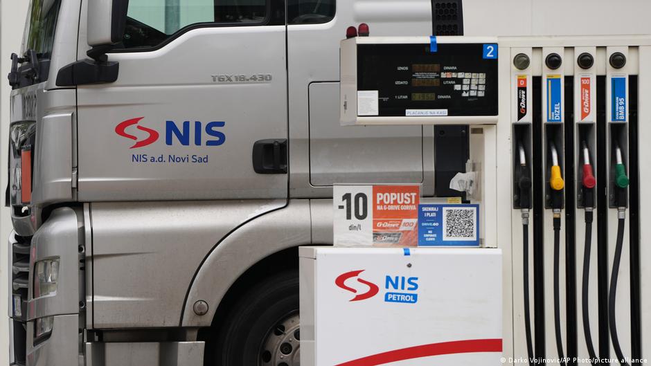 Cisterna NIS-a na pumpi u Pančevu, oktobar 2025.