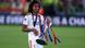 Wendie Renard von Olympique Lyon mit Champions-League-Pokal Wendie Renard von Olympique Lyon mit Champions-League-Pokal