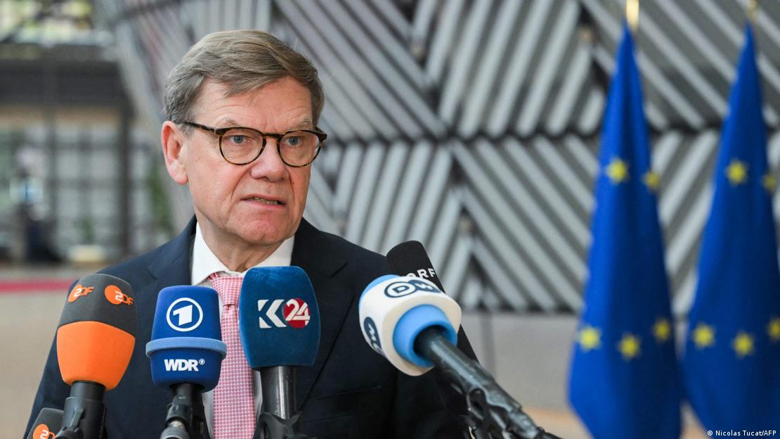 Almanya Dışişleri Bakanı Johann Wadephul basına açıklama yaparken. 