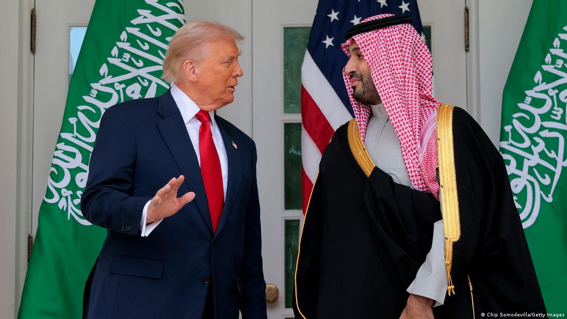 امریکی صدر ٹرمپ سعودی ولی عہد محمد بن سلمان کے ساتھ امریکی صدر ٹرمپ سعودی ولی عہد محمد بن سلمان کے ساتھ