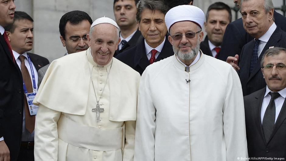 Krajem novembra 2014: Papa Franja sa muftijom Rahmijem Jaranom tokom posete Plavoj džamiji u Istanbulu