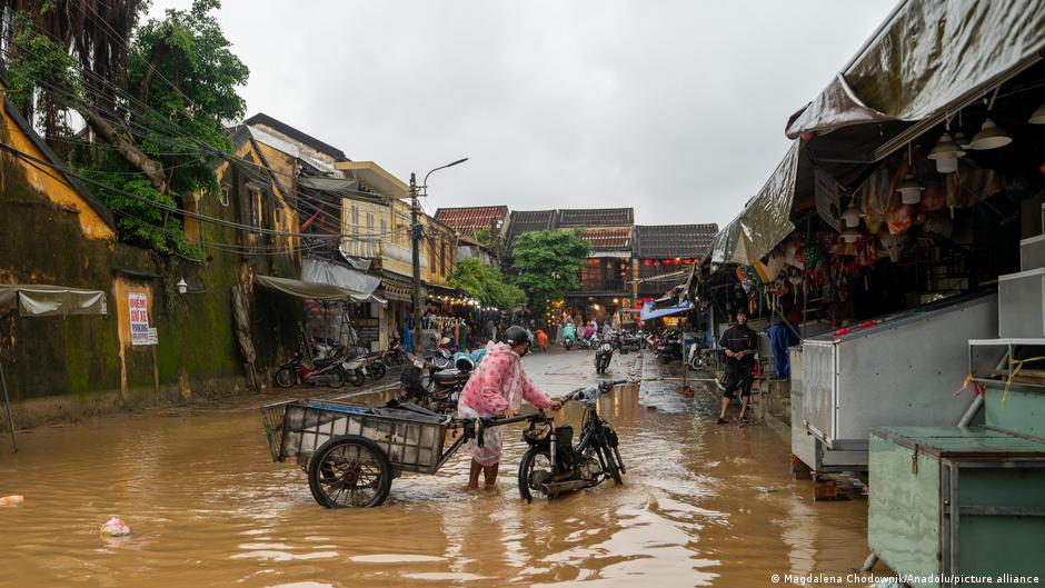 Vietnam: Floods, landslides kill at least 41 people  DW  11/20/2025