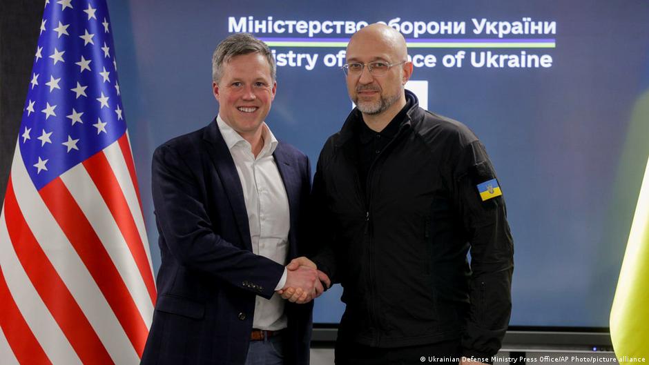 Den Driskol (levo) i ukrajinski ministar odbrane u Kijevu, 19. novembra 2025.