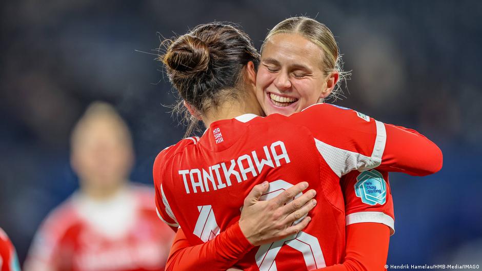 Champions League: FC-Bayern-Frauen drehen auch Spiel bei PSG