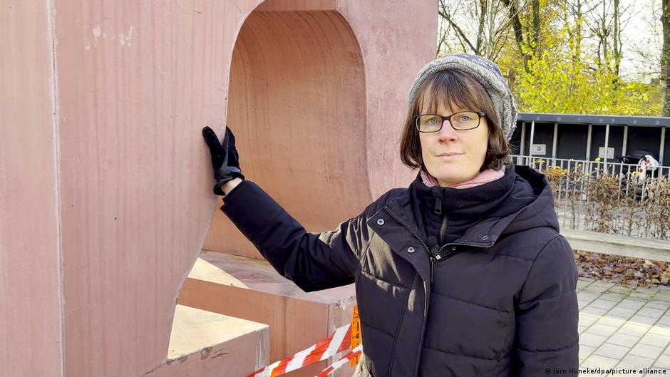 Germany news: Bremen's church bell recovered after heist  DW  11/21/2025
