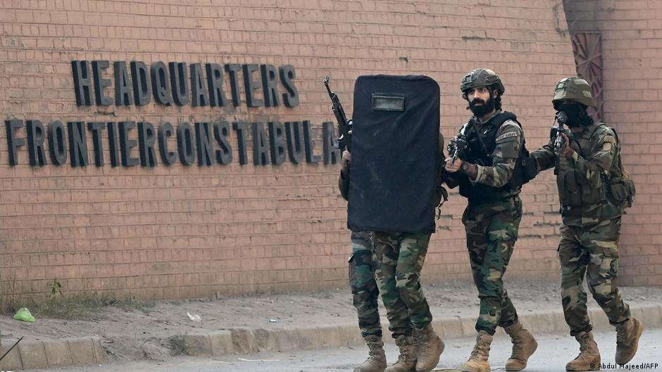 Pakistan-Tote-nach-Selbstmordanschlag-auf-Milit-rquartier