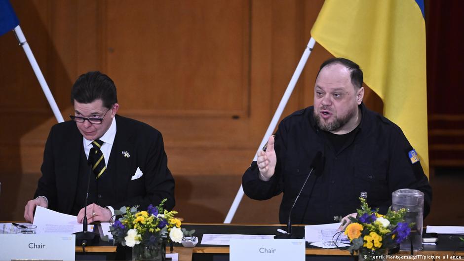 Стефанчук назвав червоні лінії України у мирних переговорах – DW – 24.11.2025