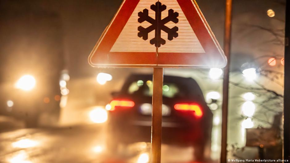 Niemcy. Ślisko na drogach – ostrzeżenie dla kierowców