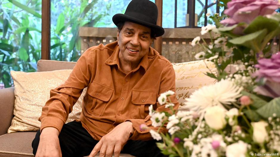 India: Bollywood star Dharmendra dies aged 89  DW  11/24/2025