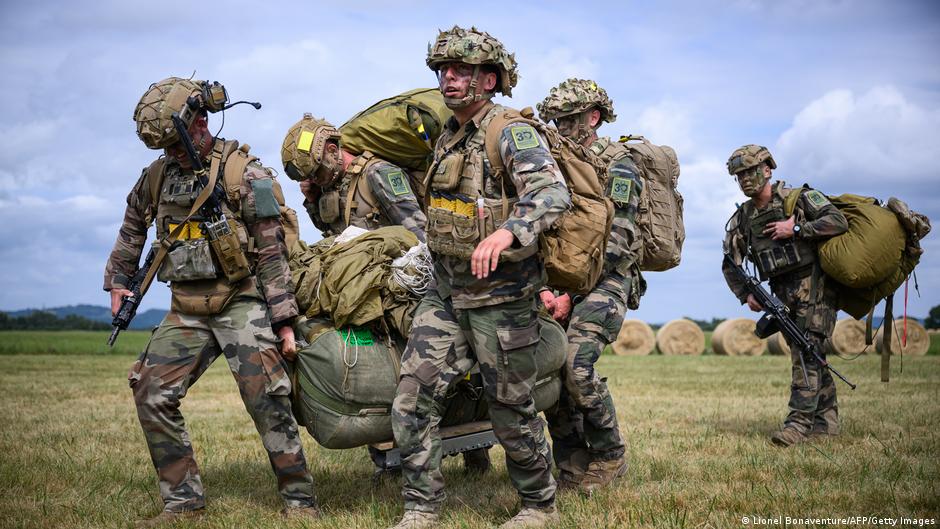 -Neue-ra-Frankreich-will-Jugend-zur-Armee-locken