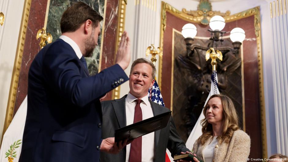 Posebna počast: Den Driskol je položio zakletvu pred potpredsednikom SAD Džej Di Vensom 25. februara 2025. godine