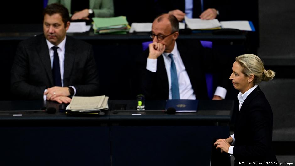 Ультраправая АдГ впервые опередила блок ХДС/ХСС в опросе ZDF-Politbarometer