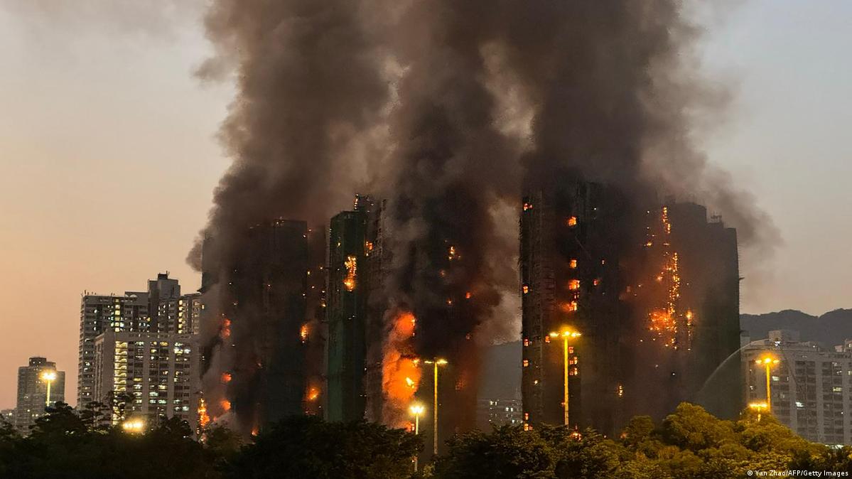 Hongkong: Feuer in Wohnkomplex erfasst mehrere Hochhuser