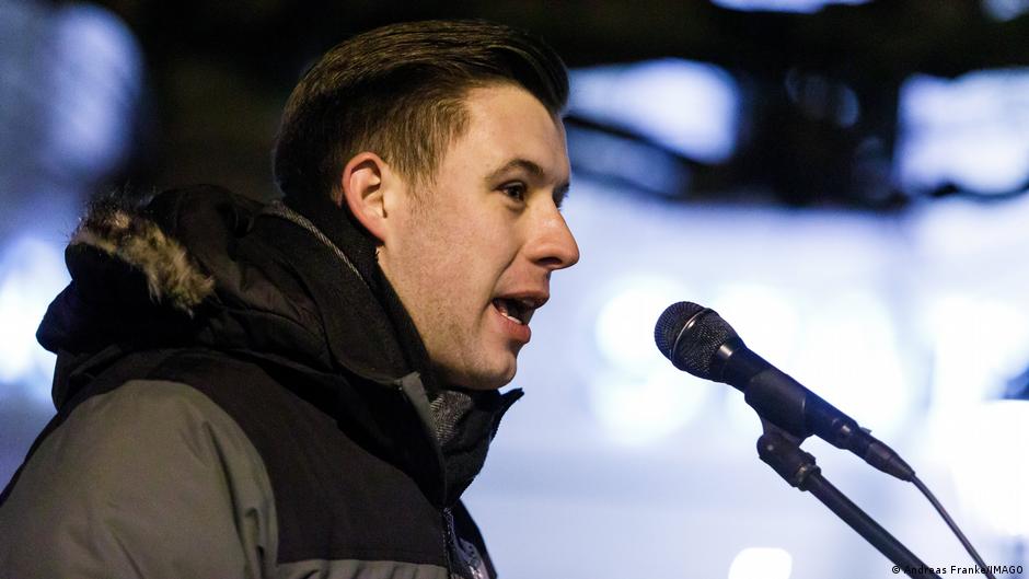 Žan-Paskal Hom govori na jednom protestu