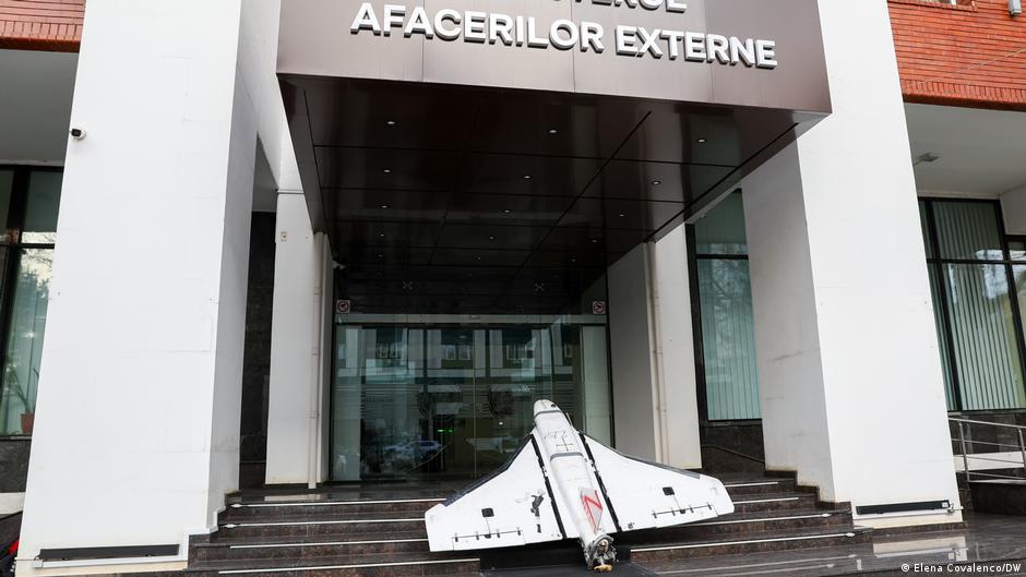 Moldova faces increasing Russian drone incursions – DW – 12