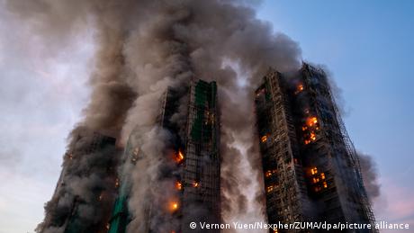 Nach dem verheerenden Hochhausbrand in Hongkong werden 280 Menschen vermisst.