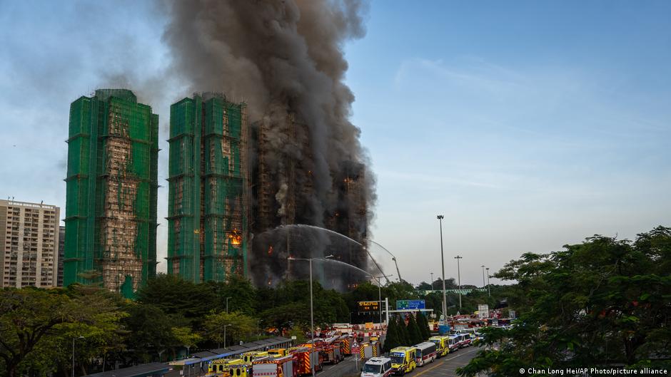 At least 55 dead in Hong Kong housing complex fire – DW – 11