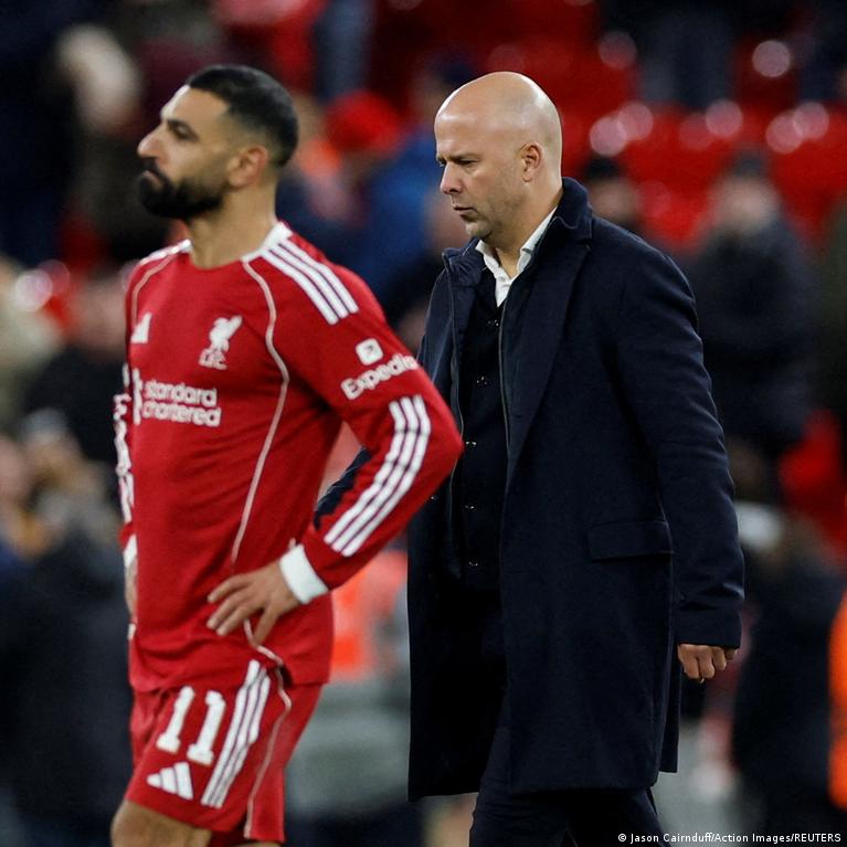 آرني سلوت يعلن طي صفحة الخلاف مع محمد صلاح