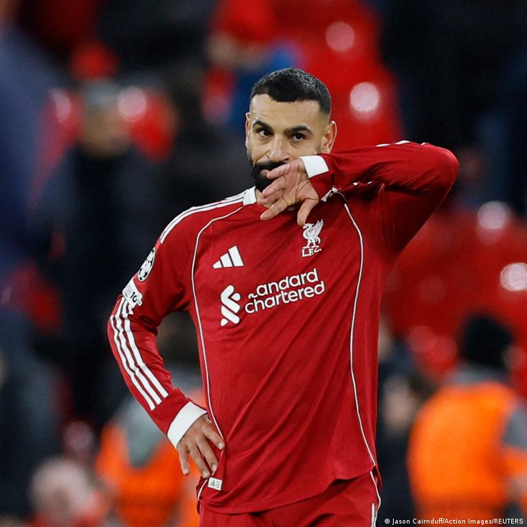 "الفتى الذهبي" ..محمد صلاح بين أزمة ليفربول ومساندة المصريين