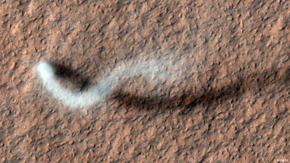 Le rover de la NASA détecte les premières preuves de foudre sur Mars – DW – 27/11/2025