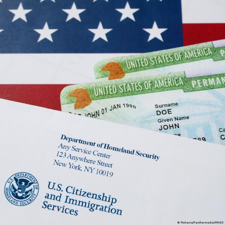 ABD'den 19 ülke vatandaşına "Yeşil Kart" yerine kırmızı kart