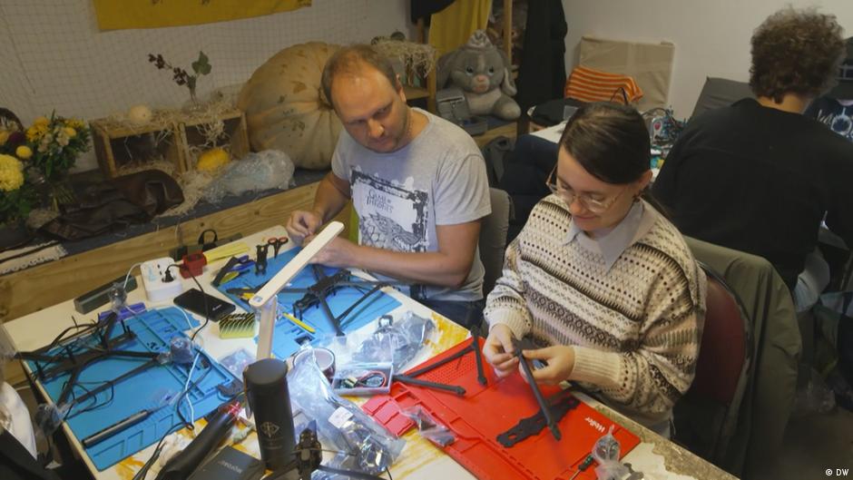 From Brussels with love: Workshop builds drones for Ukraine – DW – 11