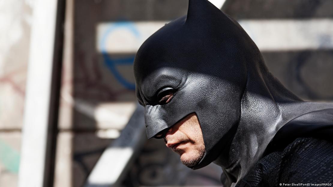 El 67,21% de los viajeros ofreció su asiento cuando Batman estaba presente, comparado con el 37,66% sin el superhéroe.