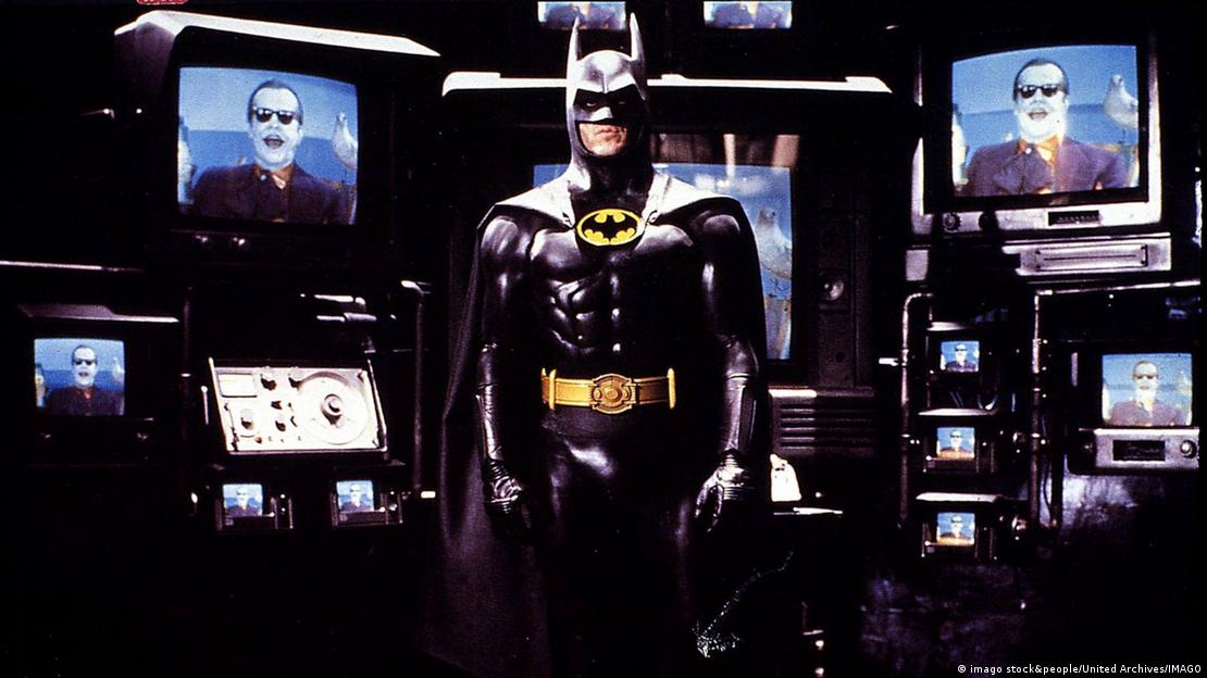 Michael Keaton interpretó a Batman en la película de 1989, el superhéroe que ahora inspira estudios científicos sobre comportamiento prosocial.