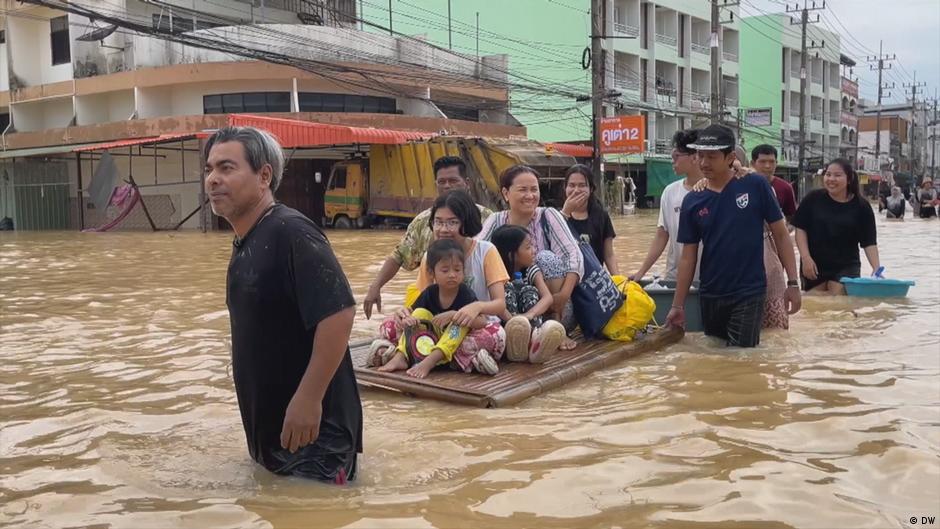 State of emergency as floods hit parts of southeast Asia – DW – 11