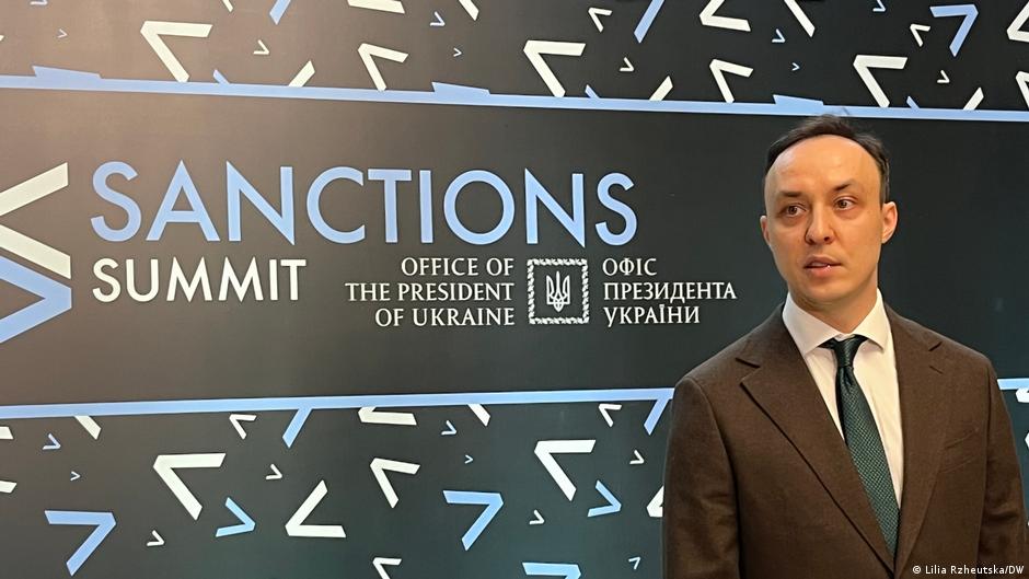 Власюк: РФ повільно, але втрачає ресурси для війни в Україні – DW – 29.11.2025