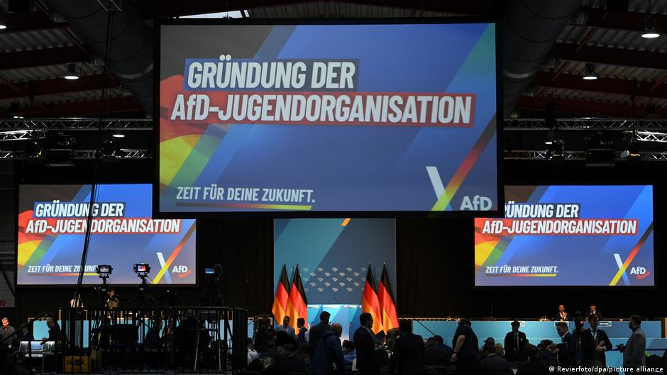 Shoqëruar nga protesta AfD themelon një organizatë të re rinore