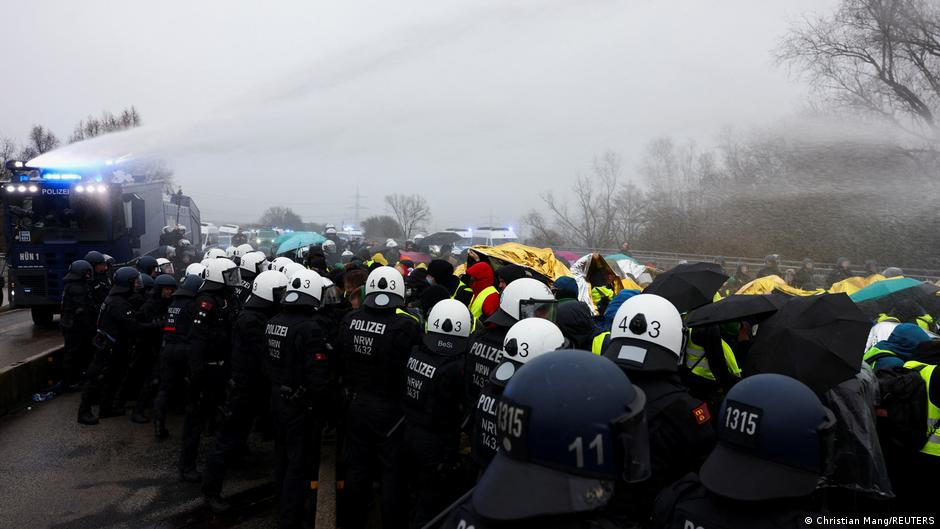 Німецька ультраправа АдН створила нову молодіжну організацію – DW – 29.11.2025