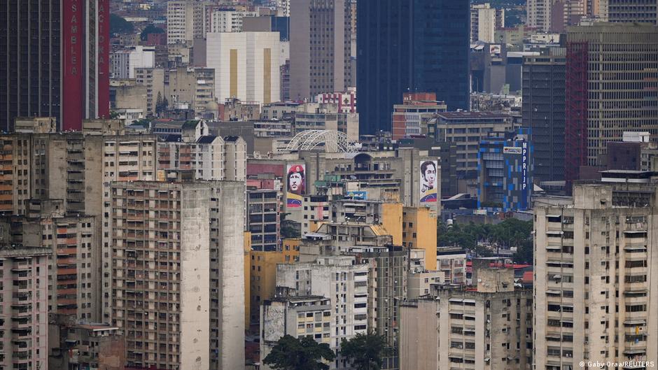 US military threat fuels fear and uncertainty in Venezuela – DW – 11