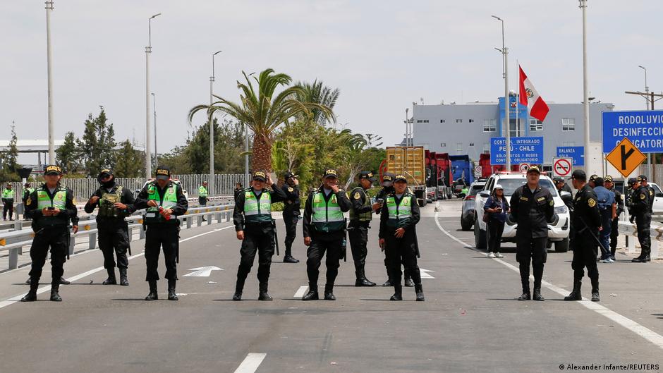 Peru closes southern border with Chile – DW – 11