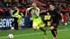 Le défenseur Ryerson (Borussia Dortmund) et l'ailier Grimaldo (Leverkusen) en duel lors de la 12e journée de Bundesliga (29.11.2025) Le défenseur Ryerson (Borussia Dortmund) et l'ailier Grimaldo (Leverkusen) en duel lors de la 12e journée de Bundesliga (29.11.2025)