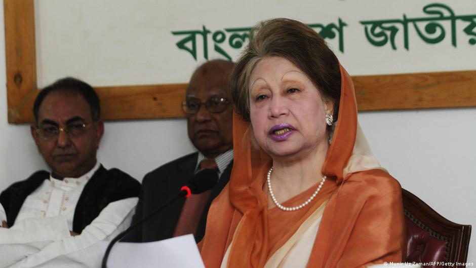 Bangladesh's first female PM Khaleda Zia dies at 80 – DW – 12/30/2025