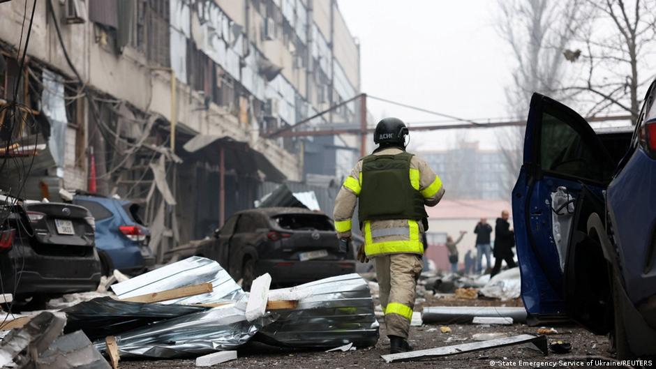 Ракетний удар по Дніпру: Уже 40 постраждалих – DW – 01.12.2025