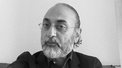 محمد جواد اکبرین، دین پژوه و روزنامه‌نگار