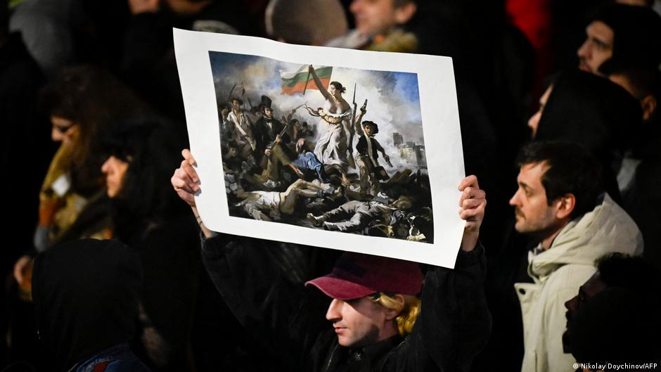Bugarska umesto francuske zastave na reprodukciji slike „Sloboda vodi narod“ koju je 1830. naslikao Ežen Delakroa