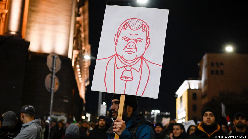 Na demonstracijama su se videle i karikature Deljana Pejesvkog