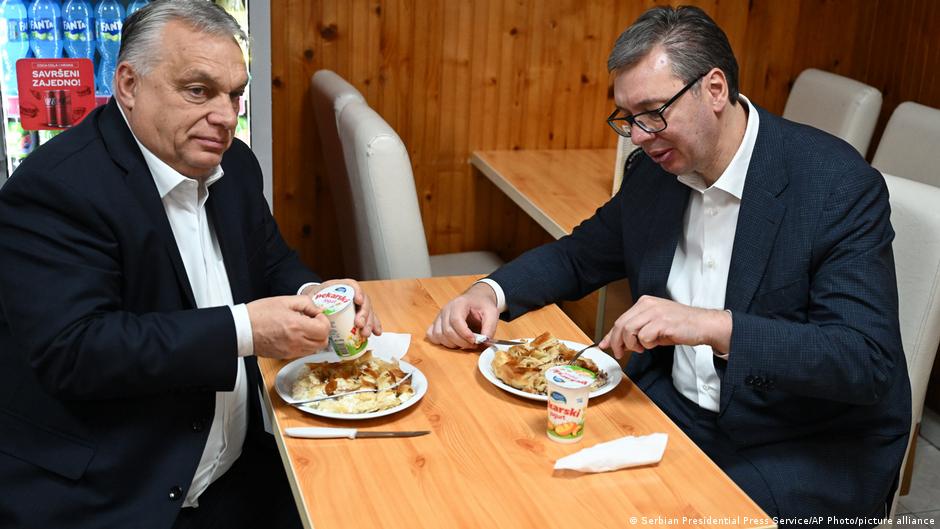 Viktor Orban i Aleksandar Vučić u pekari u Subotici u novembru 2025.