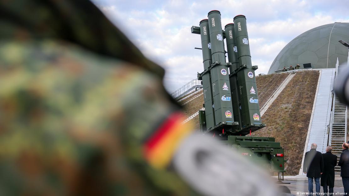 Başkent Berlin'in güneyindeki Schönewalde kasabasında bir Arrow 3 sistemi