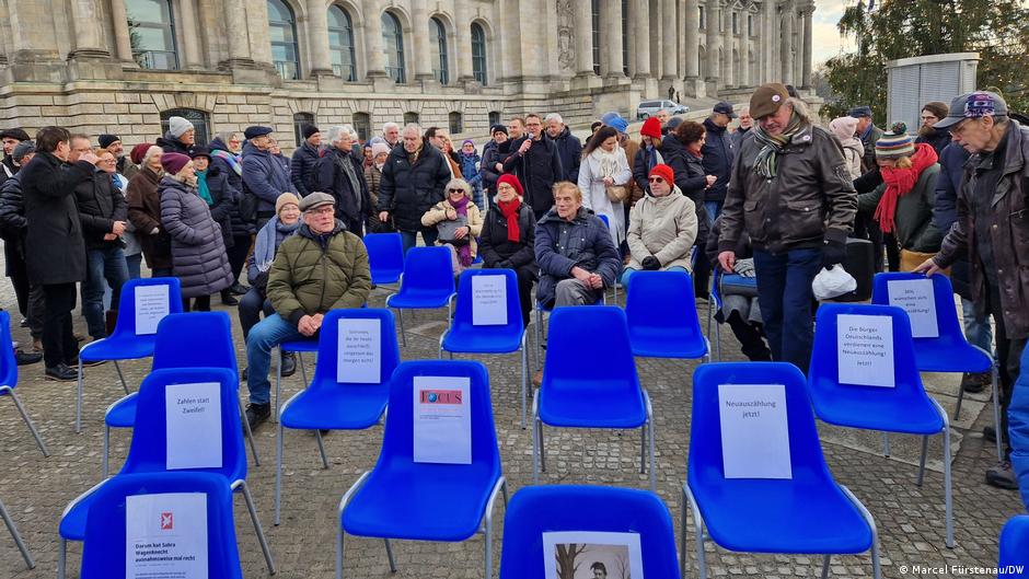 Protest ispred Bundestaga, 2.12.2025.