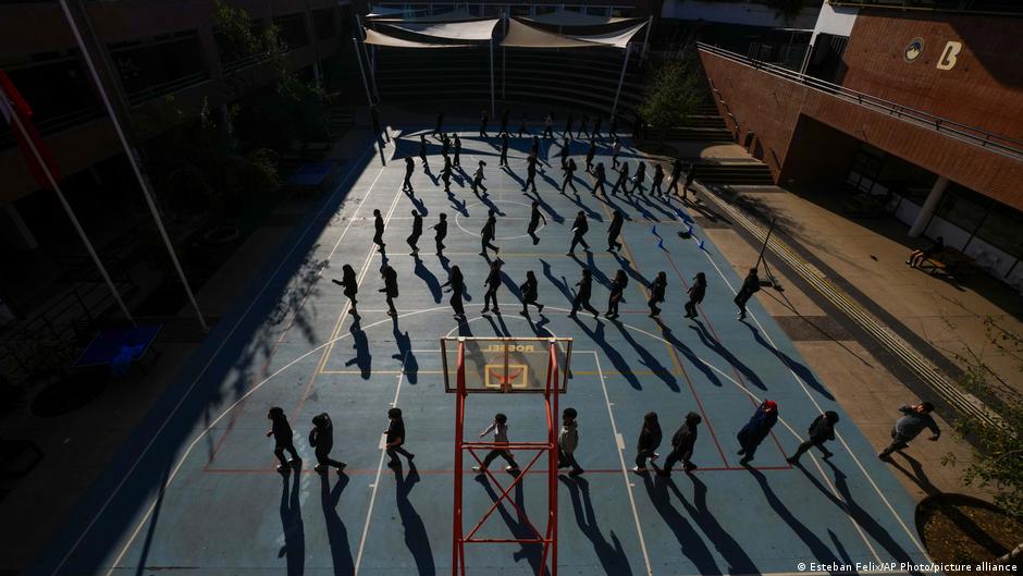 Chile to ban smartphones in classrooms