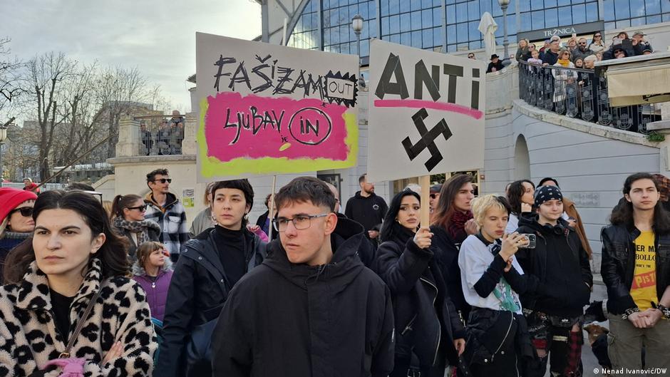 Učesnici antifašističkog marša u Puli (30. novembar 2025.)