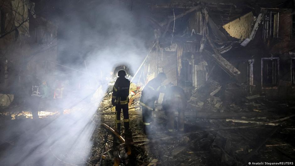 Масована атака РФ на Кременчук: перебої зі світлом і водою – DW – 07.12.2025